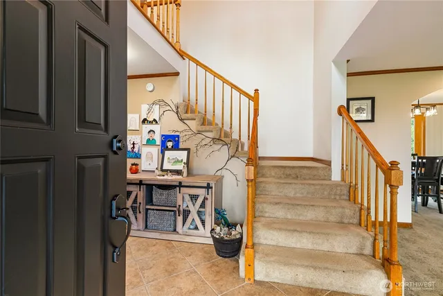 a view of entryway and hall