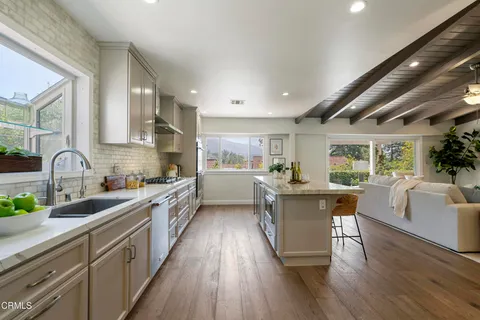 $1,899,000 | 3900 Ferntree Place, Glendale, CA 91214