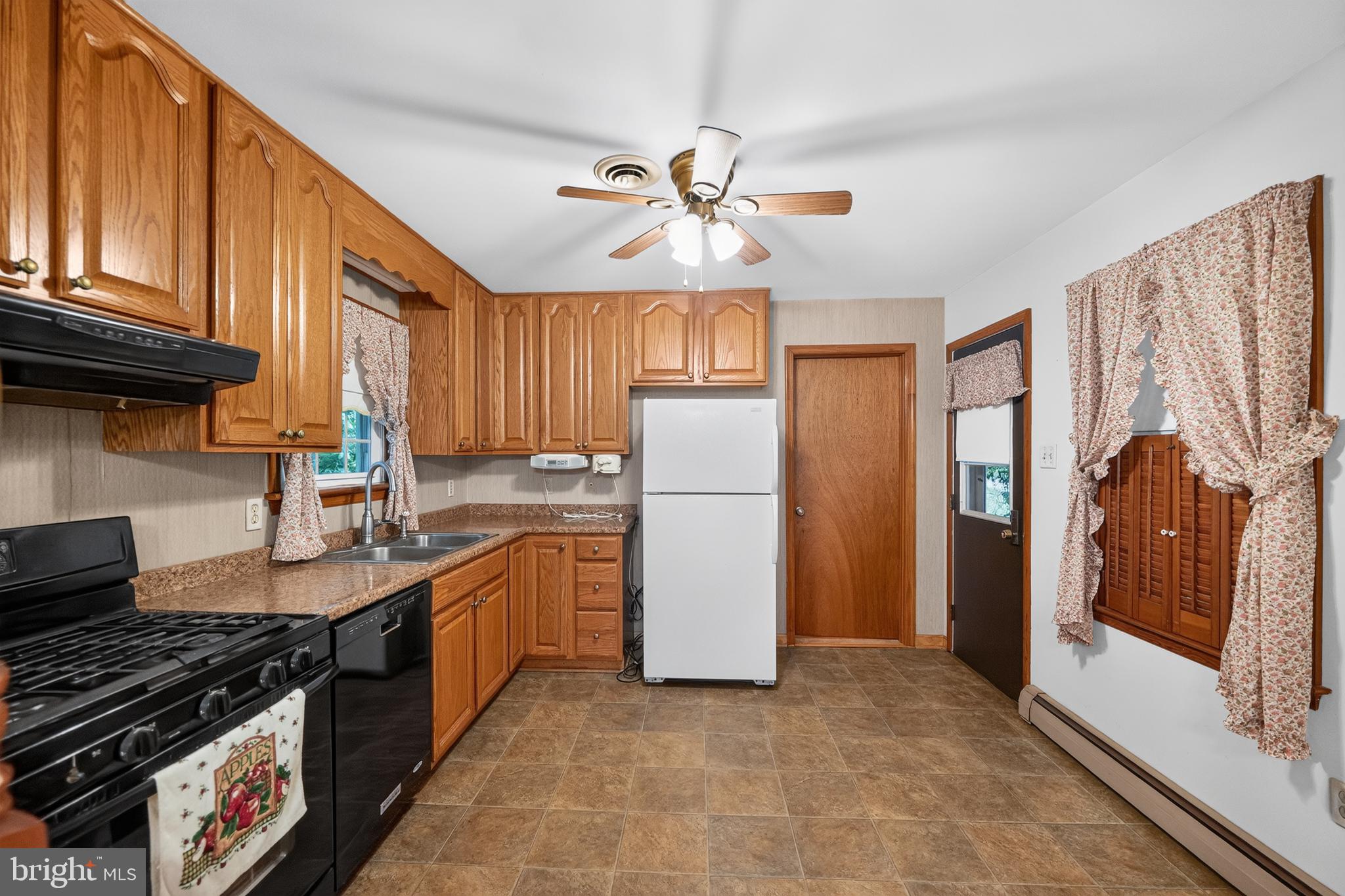 9810 Woodsboro Road Frederick, MD 21701 - Photo 8 of 32