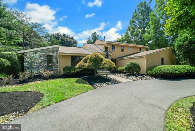 $975,000 | 468 Long Lane, Huntingdon Valley, PA 19006