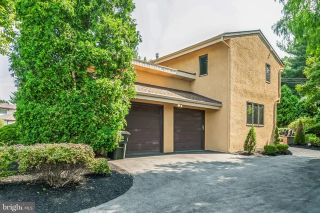 $975,000 | 468 Long Lane, Huntingdon Valley, PA 19006