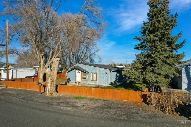 $269,000 | 622 1st Avenue East, Gooding, ID 83330