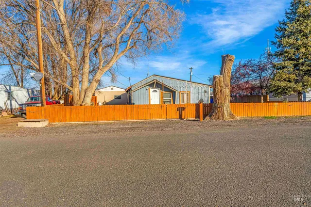 $269,000 | 622 1st Avenue East, Gooding, ID 83330