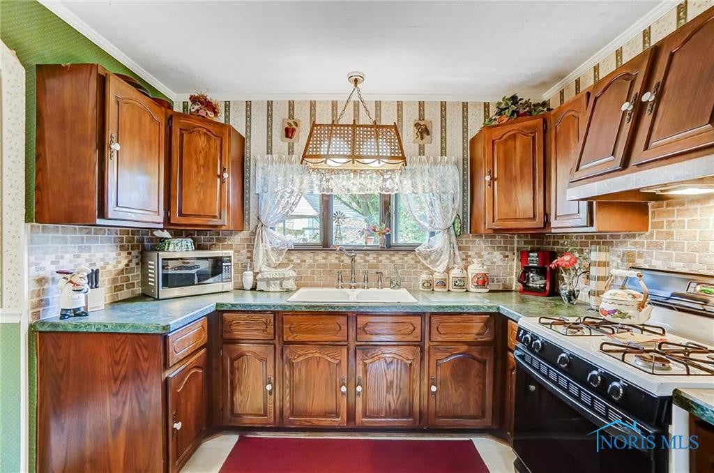 1664 Gilbert Road Toledo, OH 43614 - Photo 18 of 50 Gallery Image 18