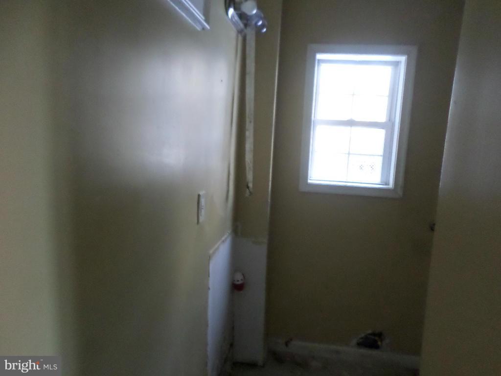 4534 Harford Road Baltimore, MD 21214 - Photo 11 of 18 an empty room with a window