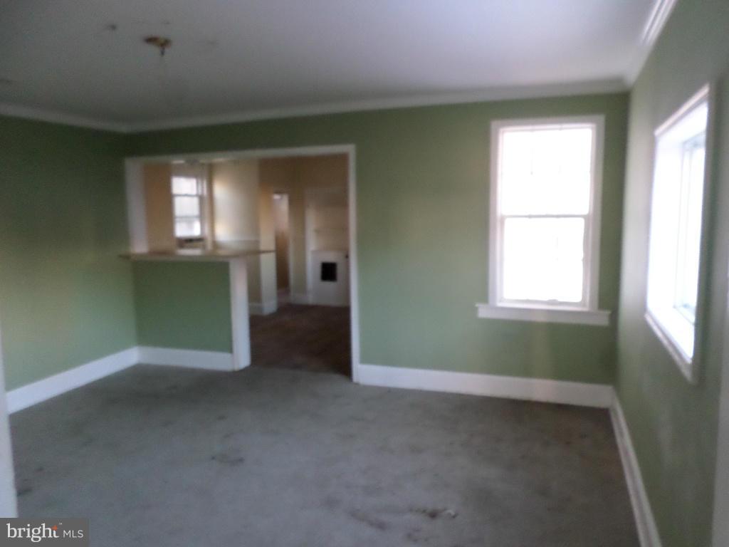 4534 Harford Road Baltimore, MD 21214 - Photo 9 of 18 an empty room that has a window
