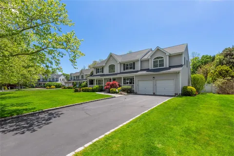 $999,999 | 3 Angelica Court, Hauppauge, NY 11788