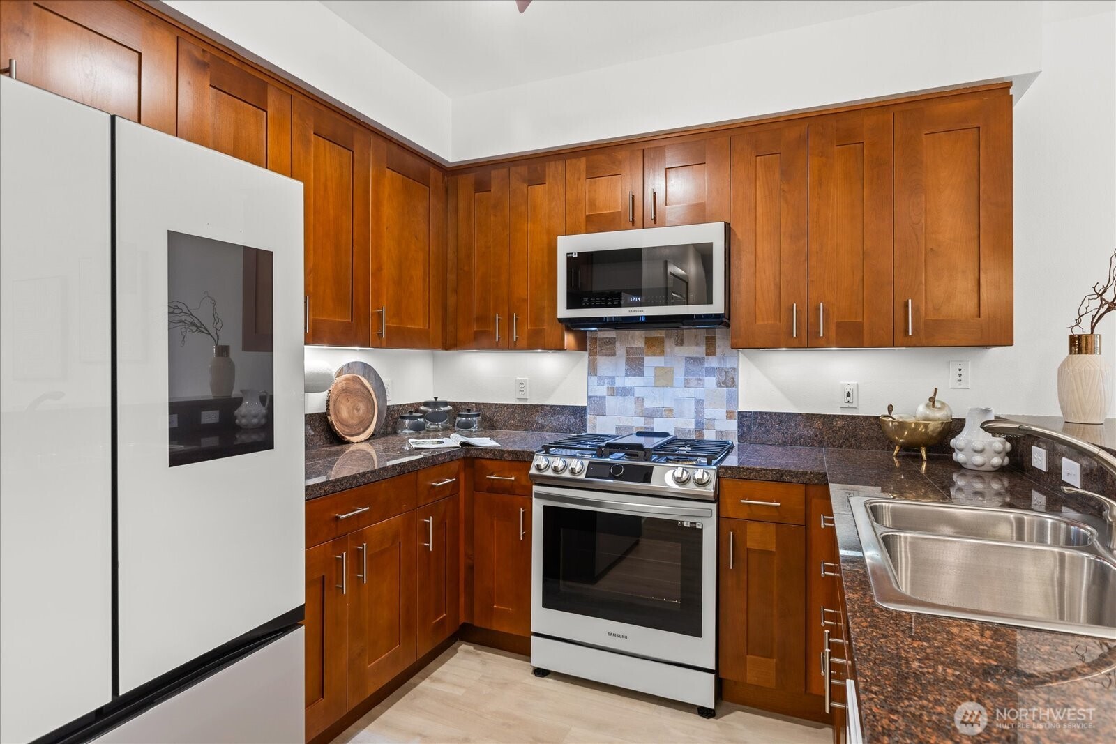 51 Pine Street, Unit 201 Edmonds, WA 98020 - Photo 11 of 36