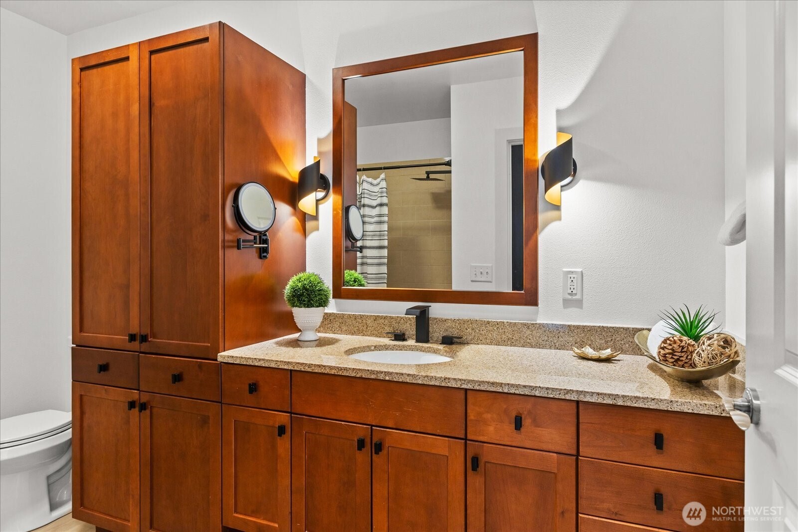 51 Pine Street, Unit 201 Edmonds, WA 98020 - Photo 20 of 36