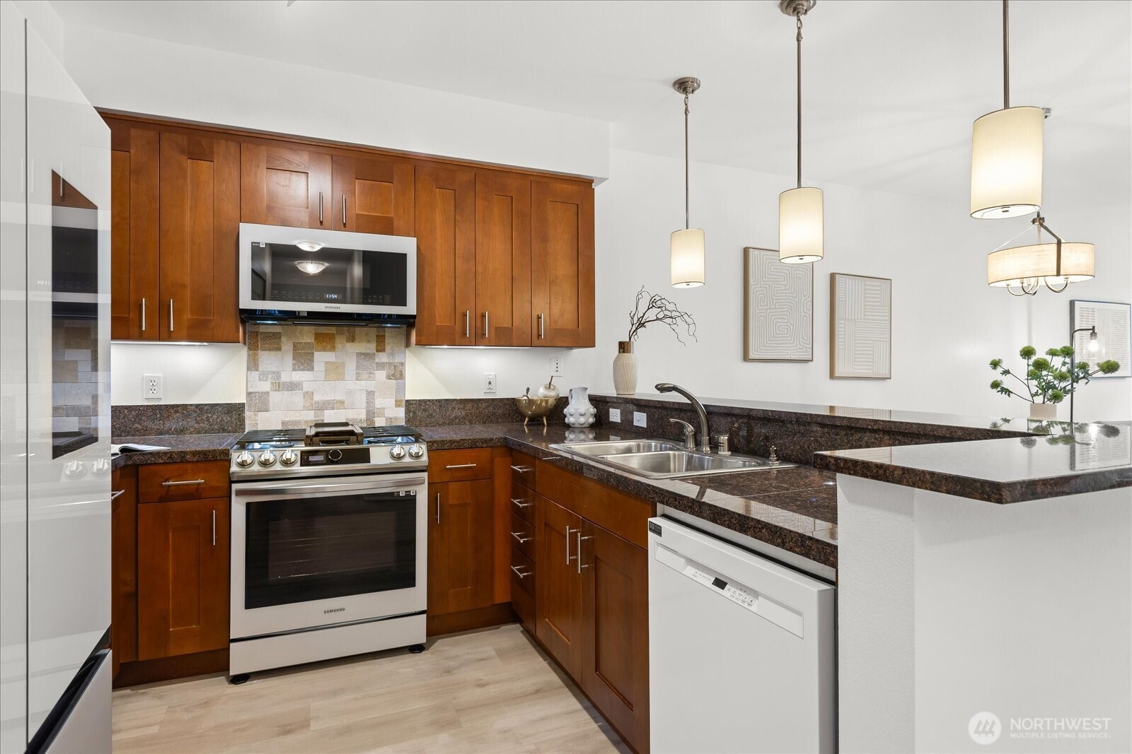 51 Pine Street, Unit 201 Edmonds, WA 98020 - Photo 10 of 36