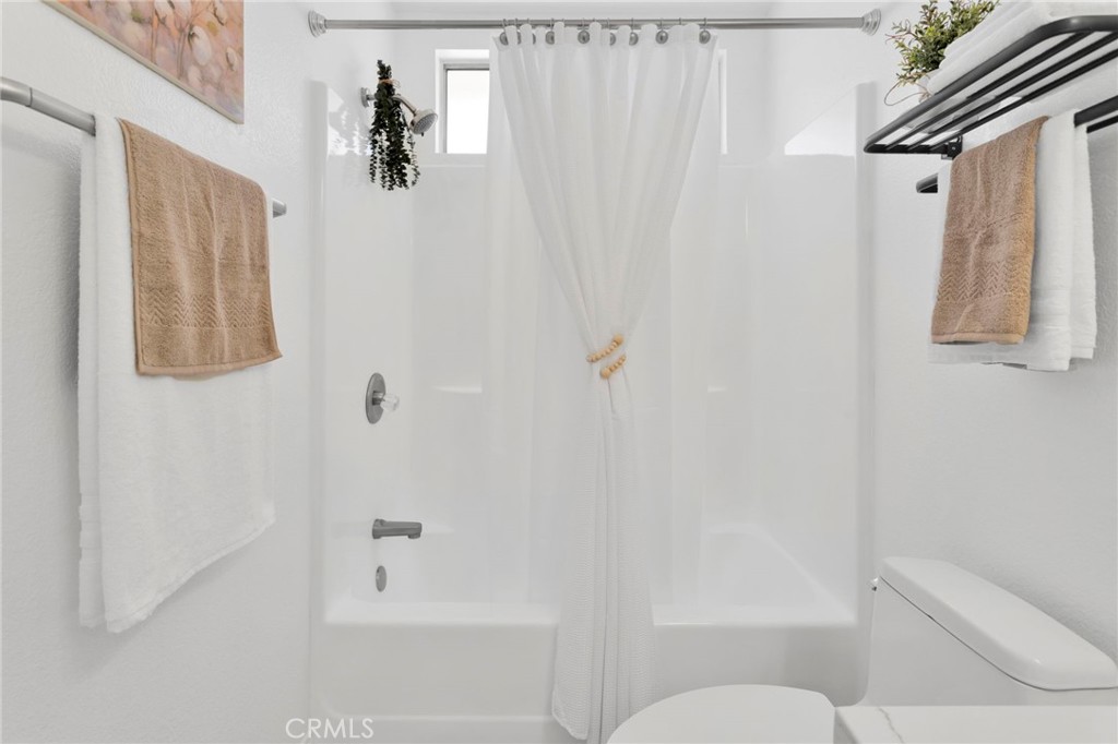 22672 El Centro Road Apple Valley, CA 92307 - Photo 25 of 42 primary bath