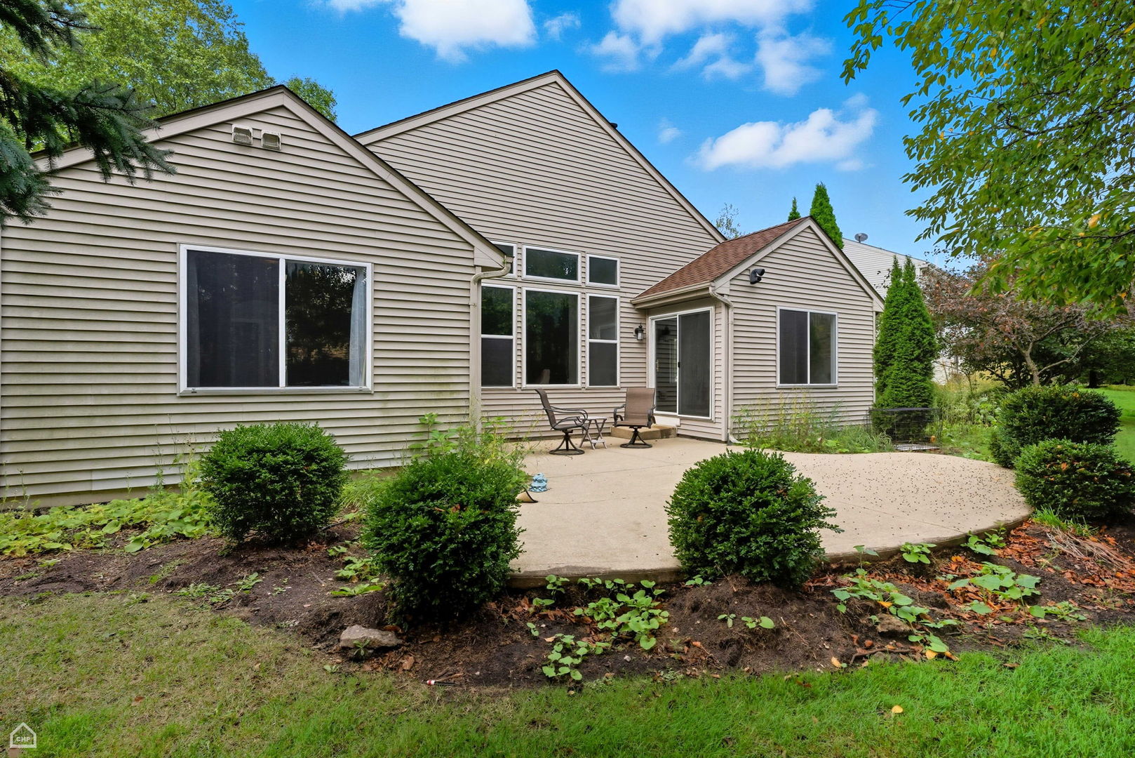 2008 Crooked Tree Court McHenry, IL 60050 - Photo 2 of 22 a front view of a house with garden