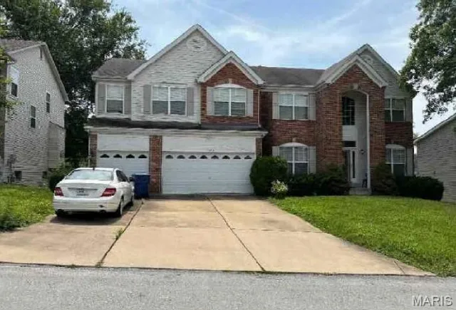 $718,300 | 10340 Savannah Avenue, Frontenac, MO 63131