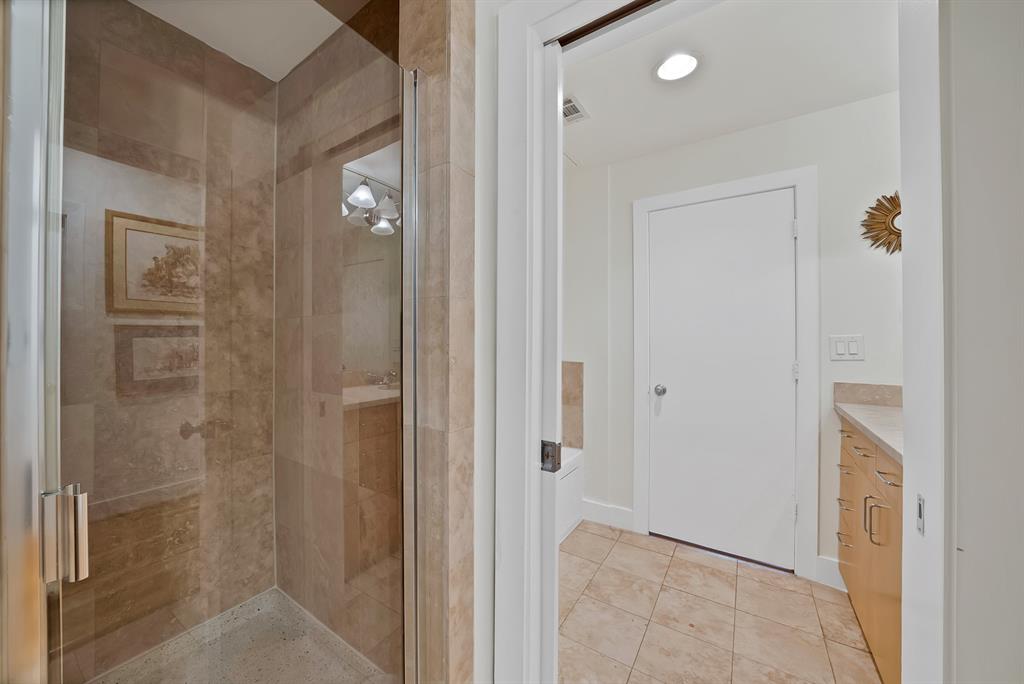 5055 Addison Circle, Unit 434 Addison, TX 75001 - Photo 29 of 32