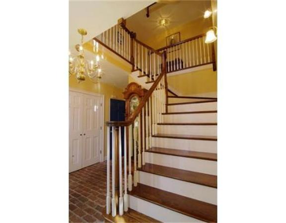 160 Burbank Road Sutton, MA 01590 - Photo 4 of 30