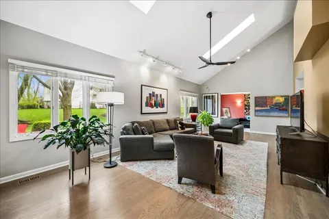 $939,000 | 1944 Beverly Lane, Buffalo Grove, IL 60089
