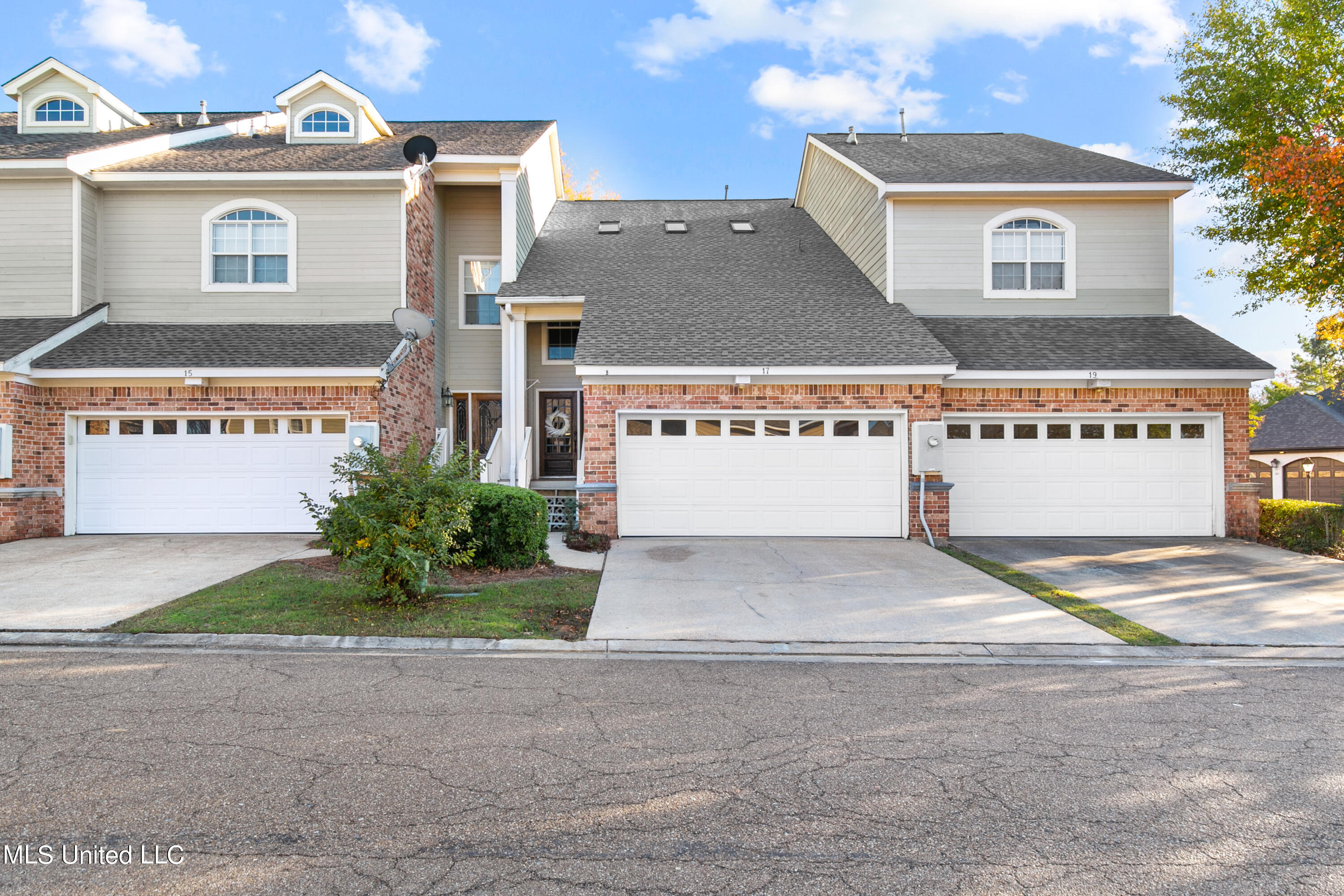 17 Charleston Circle Brandon, MS 39047 - Photo 4 of 51 17 Charleston Cir-1 (1)