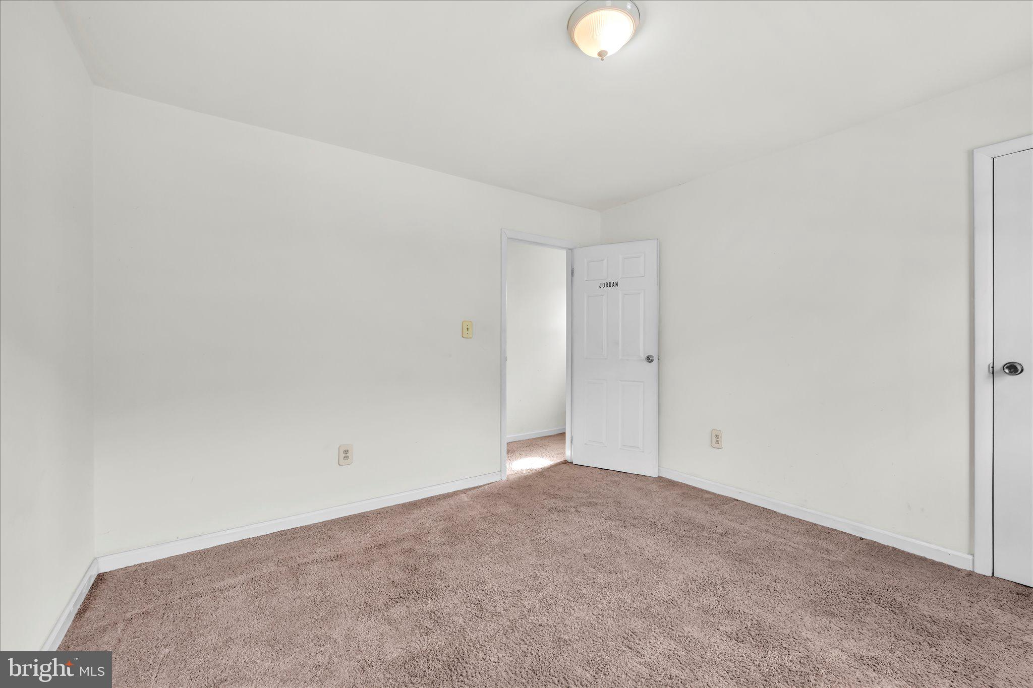 35 Hillside Road Pottsville, PA 17901 - Photo 20 of 33 Bright and inviting blank canvas space.