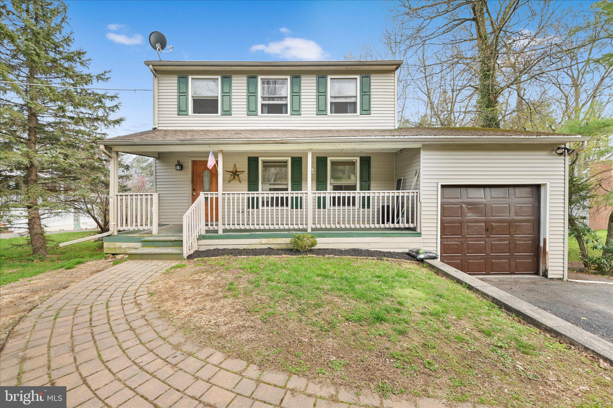 35 Hillside Road Pottsville, PA 17901 - Photo 3 of 33 Charming home with inviting porch.