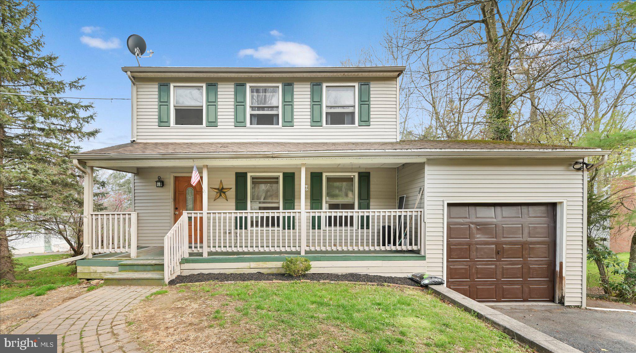 35 Hillside Road Pottsville, PA 17901 - Photo 4 of 33 Charming home with inviting porch.