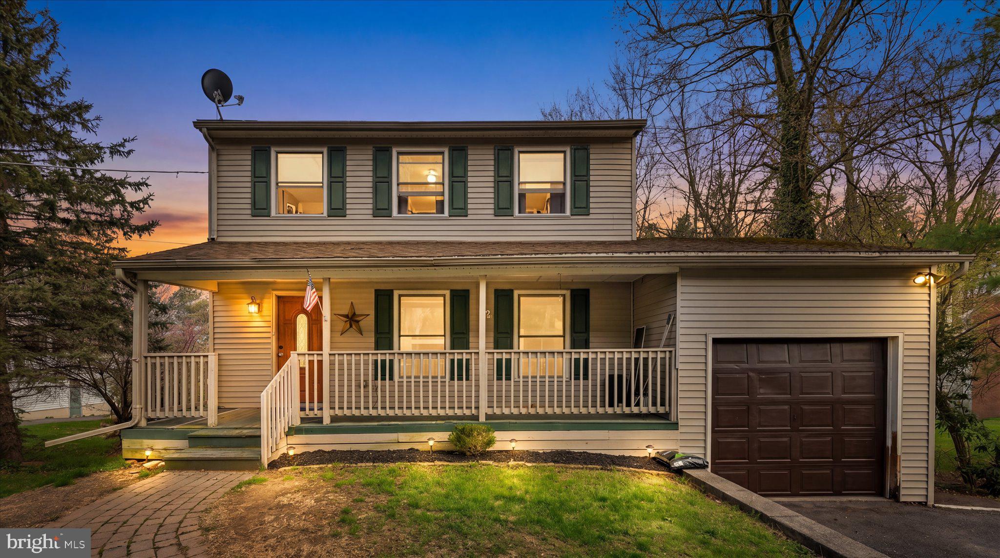 35 Hillside Road Pottsville, PA 17901 - Photo 5 of 33 Charming home with inviting porch.