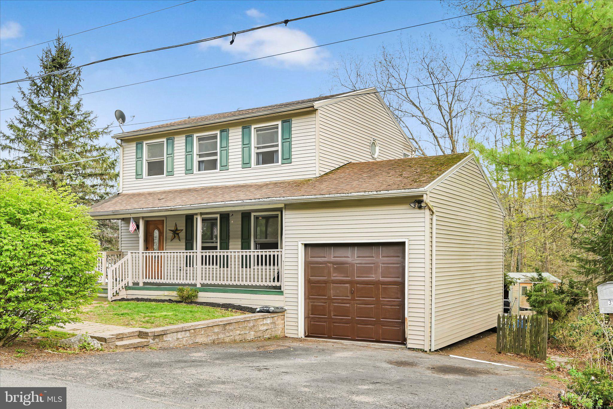 35 Hillside Road Pottsville, PA 17901 - Photo 7 of 33 Charming home with inviting porch.