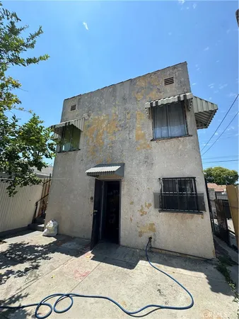 a picture of a building