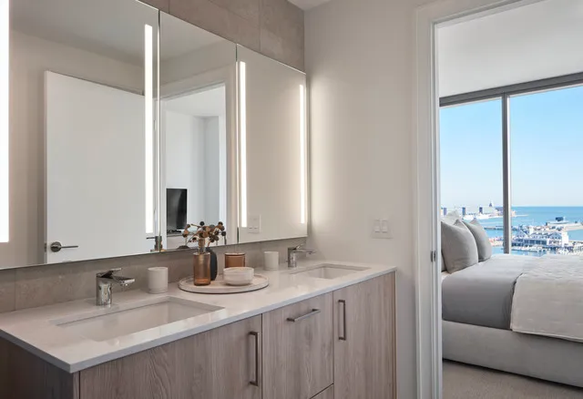 a en suite bathroom with a sink and a mirror