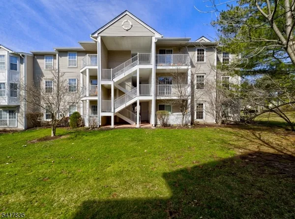 a view of a house with backyard