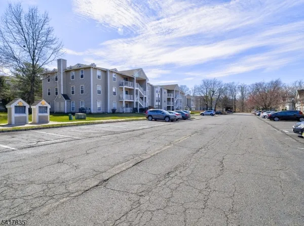 $270,000 | 11 Lindsey Court, Franklin Park, NJ 08823