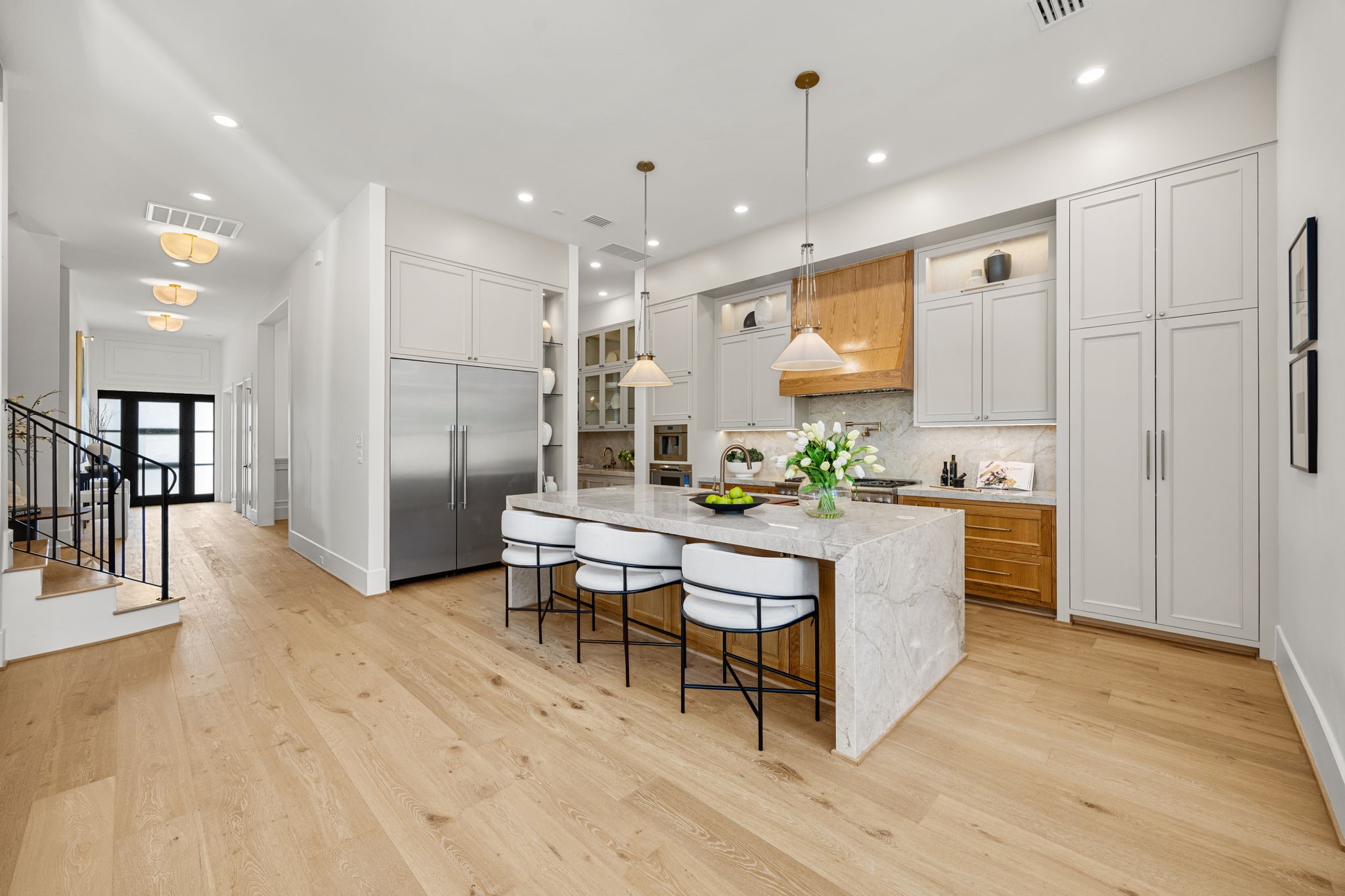 1032 West 41st Street Houston, TX 77018 - Photo 45 of 46 Fully loaded Chef''s Kitchen look onto the Family Room & Breakfast area in an open floor plan. Perfect for entertaining.