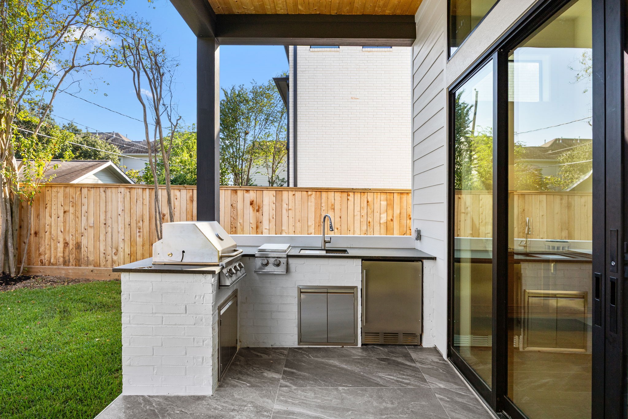 1032 West 41st Street Houston, TX 77018 - Photo 42 of 46 Covered Patio & fully loaded Summer Kitchen with Grill, Griddle, Sink & Fridge.