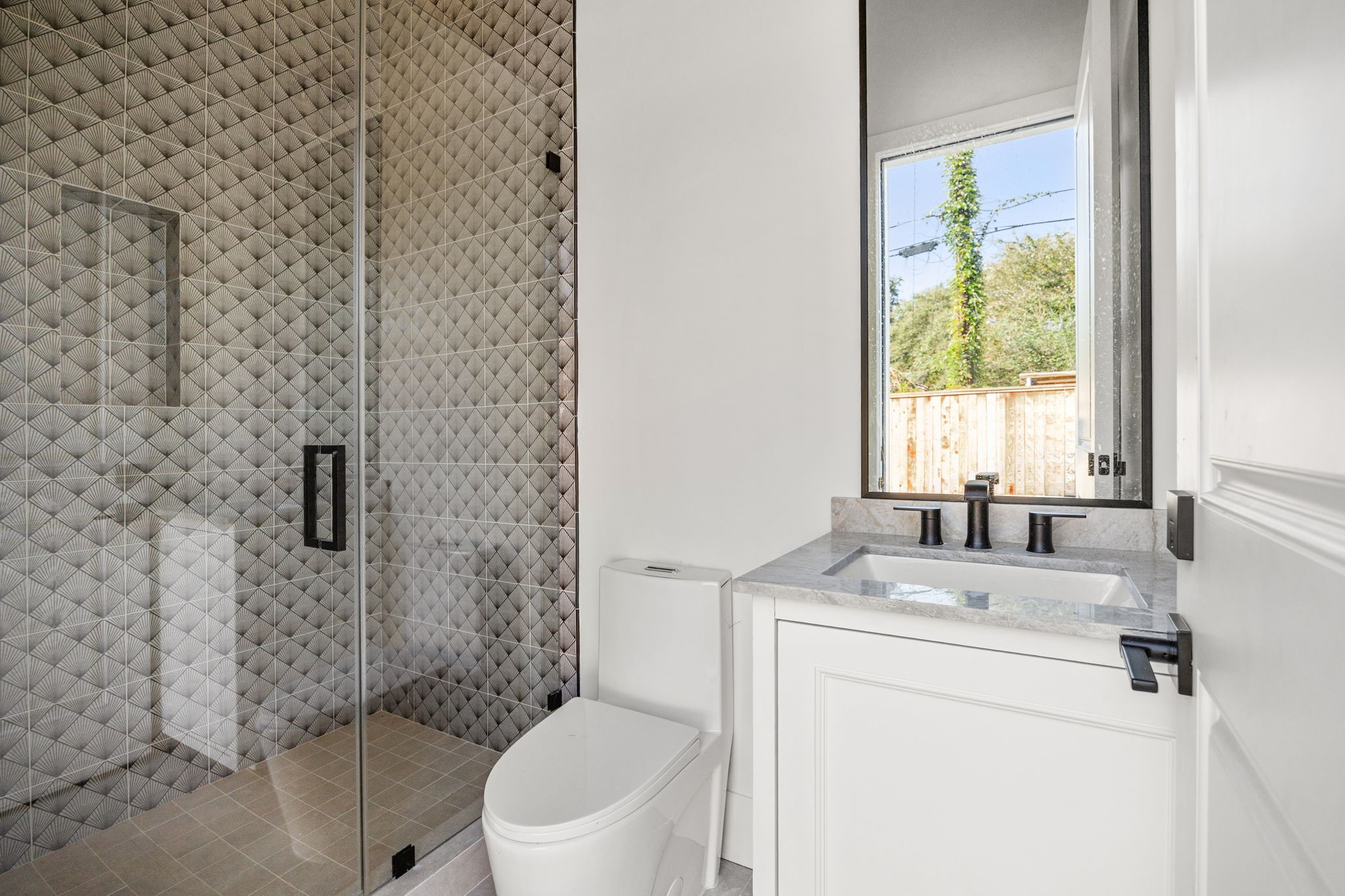 1032 West 41st Street Houston, TX 77018 - Photo 43 of 46 Pool bath with exterior entrance from back yard.