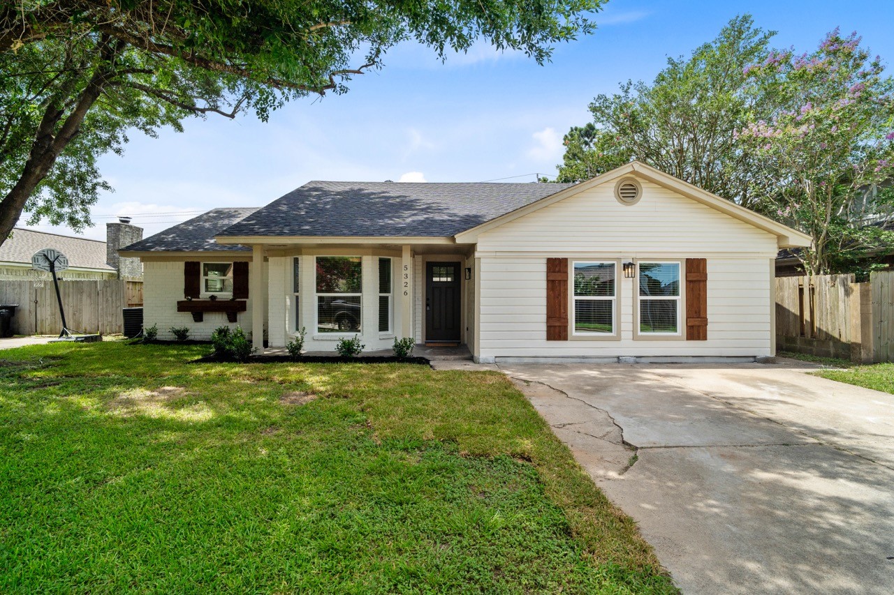 5326 Findlay Drive Pasadena, TX 77505 - Photo 3 of 50 Well-maintained front yard with mature trees and a welcoming entry.