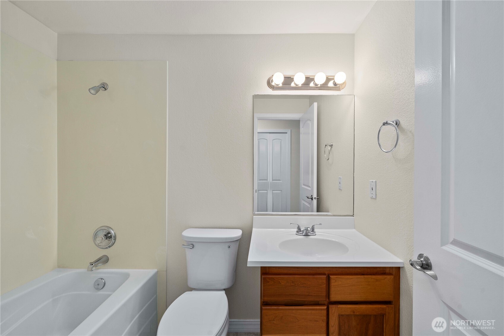 7503 212th Street Southwest, Unit B102 Edmonds, WA 98026 - Photo 12 of 21
