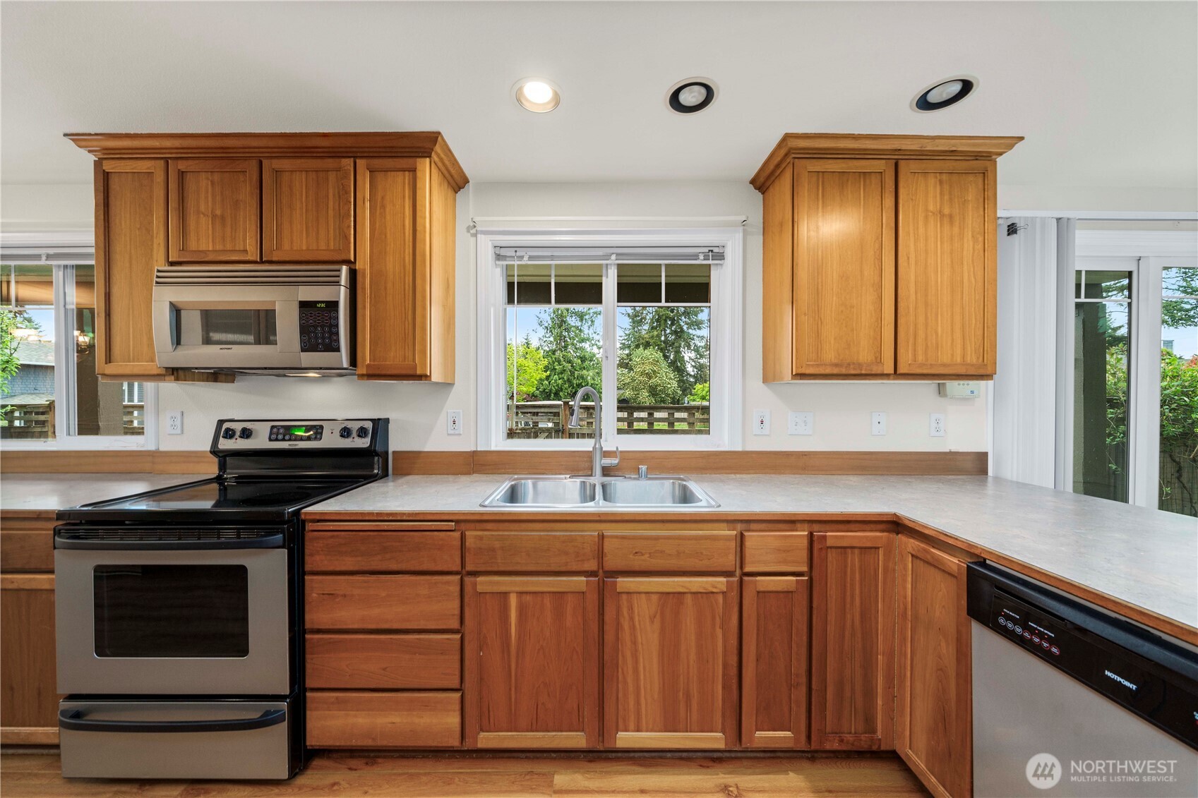 7503 212th Street Southwest, Unit B102 Edmonds, WA 98026 - Photo 9 of 21