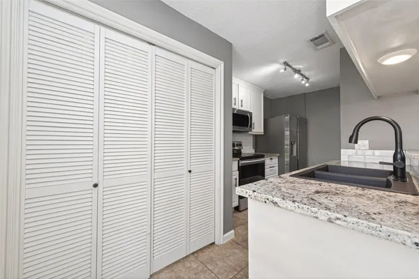 $195,999 | 6700 Richardson Road, Unit 305, Houston, TX 77069