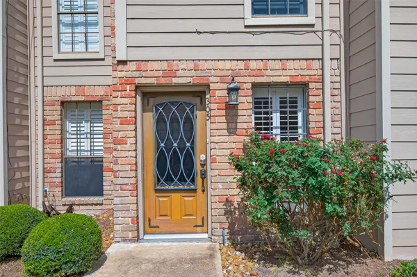 $195,999 | 6700 Richardson Road, Unit 305, Houston, TX 77069