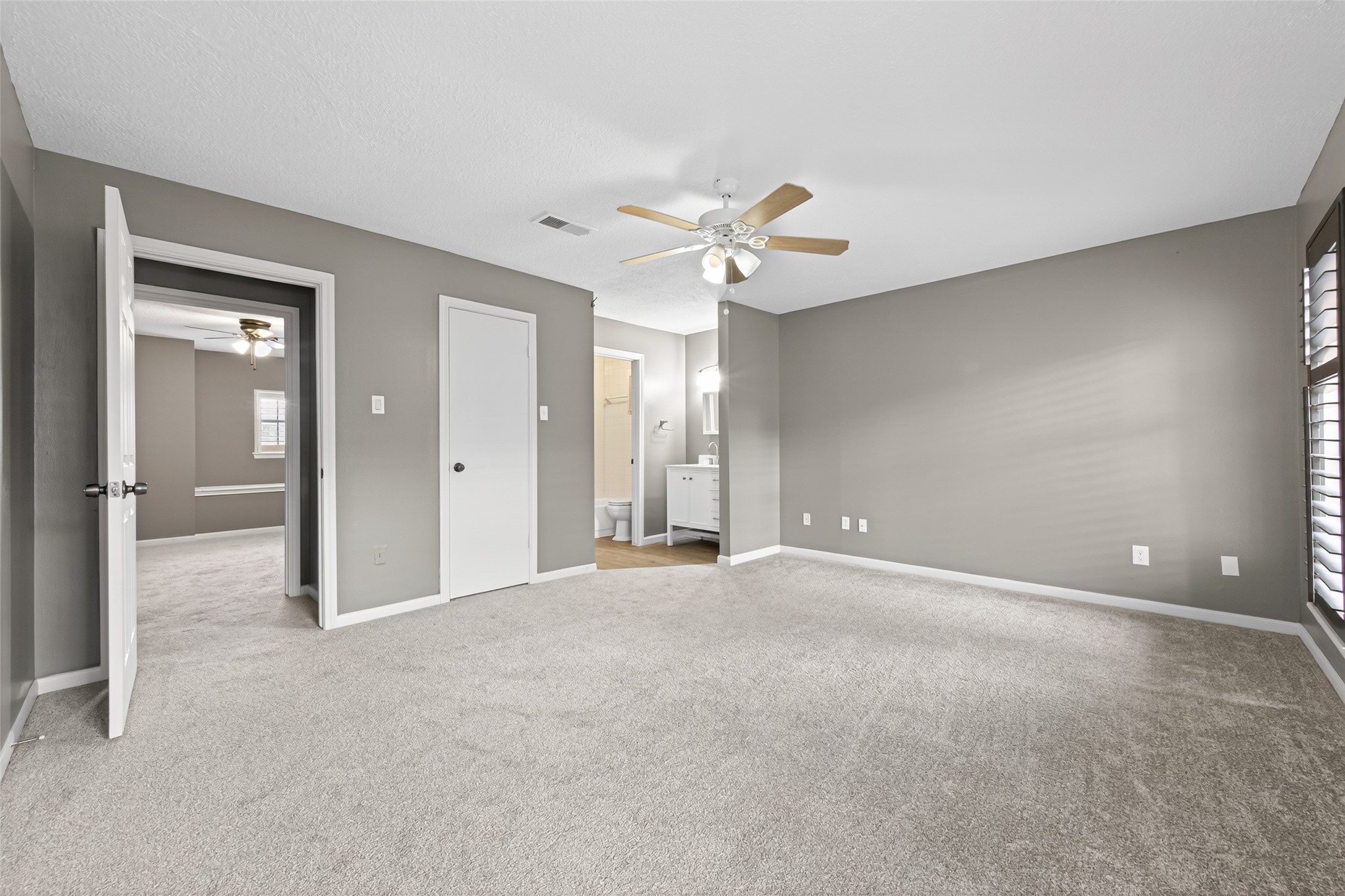 6700 Richardson Road, Unit 305 Houston, TX 77069 - Photo 21 of 46 an empty room with fan and entrance