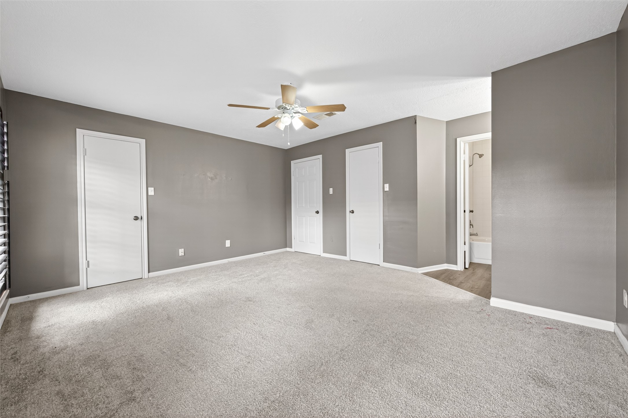6700 Richardson Road, Unit 305 Houston, TX 77069 - Photo 23 of 46 a view of an empty room with a ceiling fan