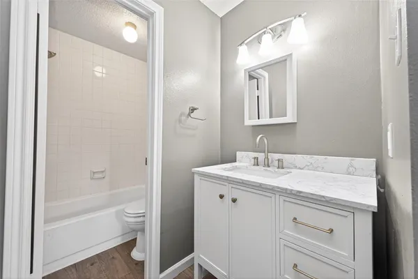 $195,999 | 6700 Richardson Road, Unit 305, Houston, TX 77069
