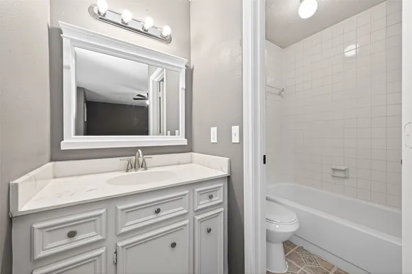 $195,999 | 6700 Richardson Road, Unit 305, Houston, TX 77069