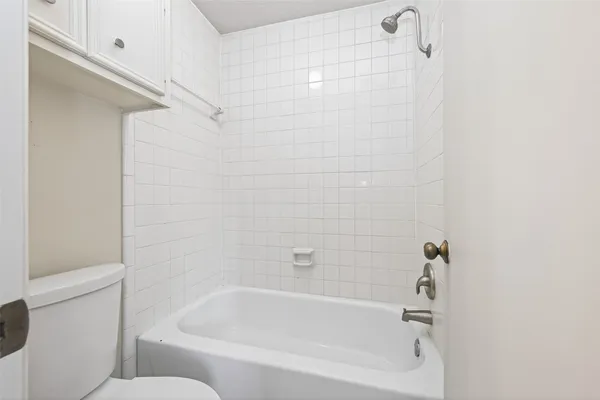 $195,999 | 6700 Richardson Road, Unit 305, Houston, TX 77069
