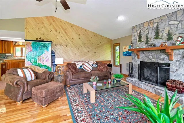 a view of a bunch of plants and trees