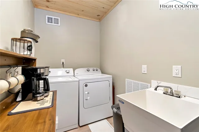 $895,000 | 1078 Charter Hills Road, Beech Mountain, NC 28604