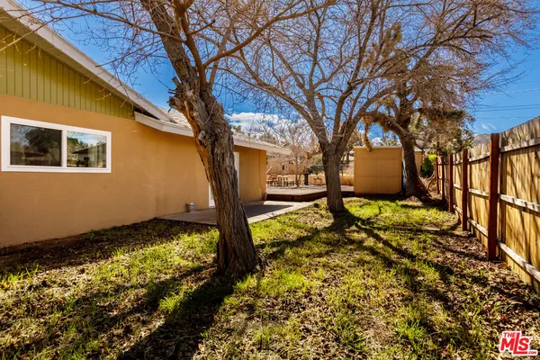 a view of back yard of the house