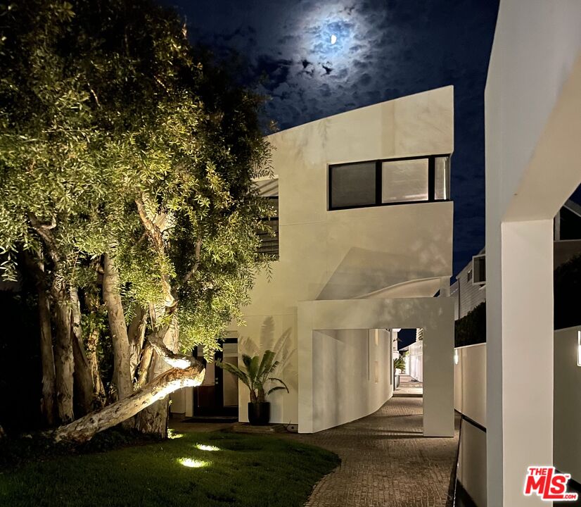 23754 Malibu Road Malibu, CA 90265 - Photo 53 of 59 a view of outdoor space