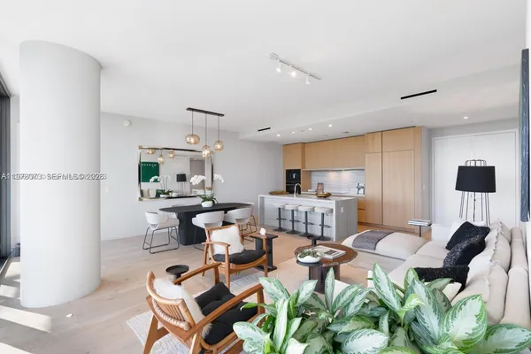 $4,526,000 | 8701 Collins Avenue, Unit 404, Miami Beach, FL 33141