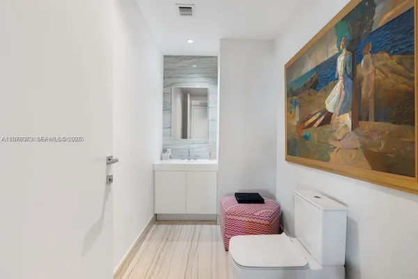 $4,526,000 | 8701 Collins Avenue, Unit 404, Miami Beach, FL 33141