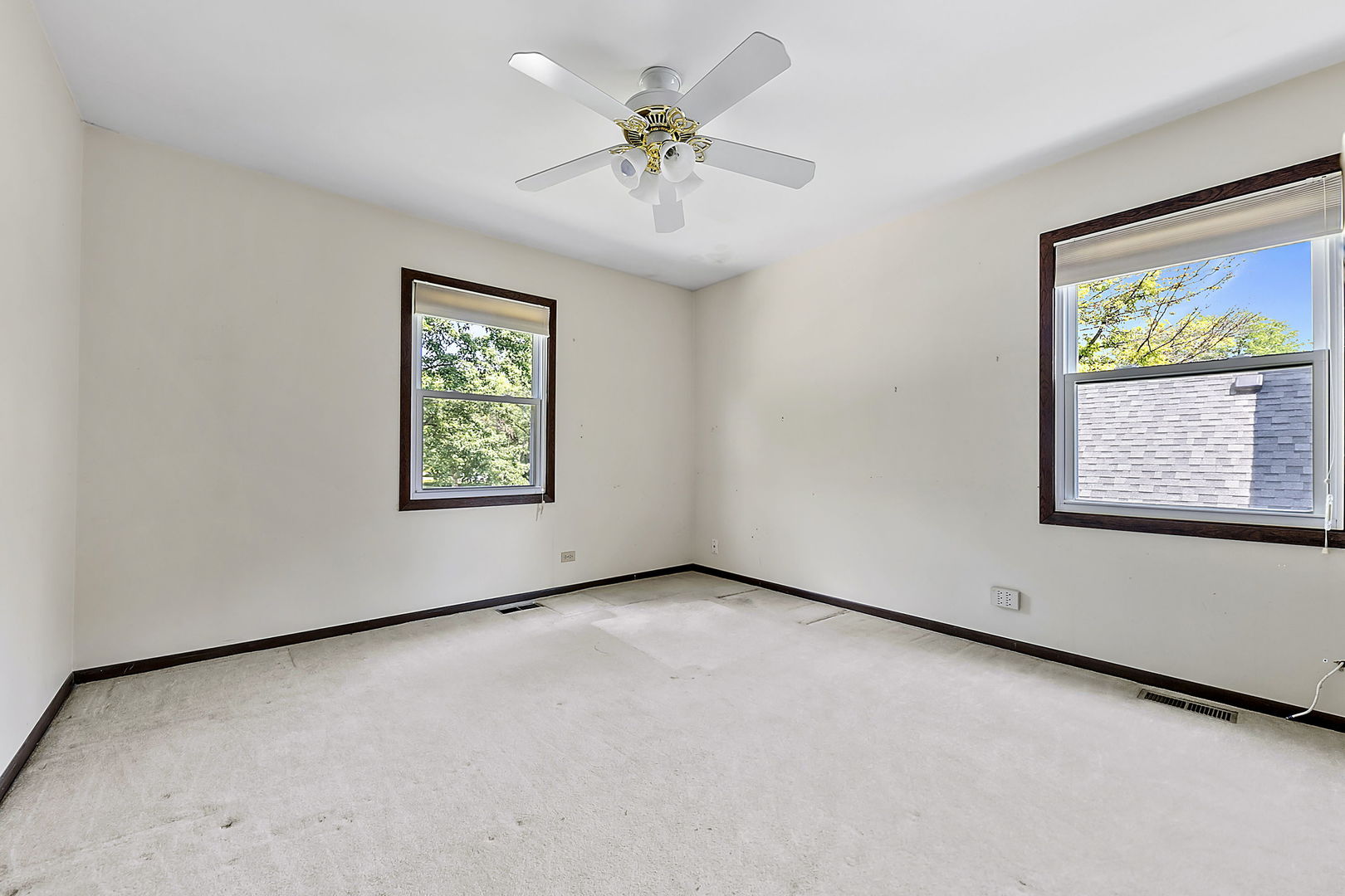 2080 Springside Drive Naperville, IL 60565 - Photo 21 of 31 an empty room with windows and ceiling fan